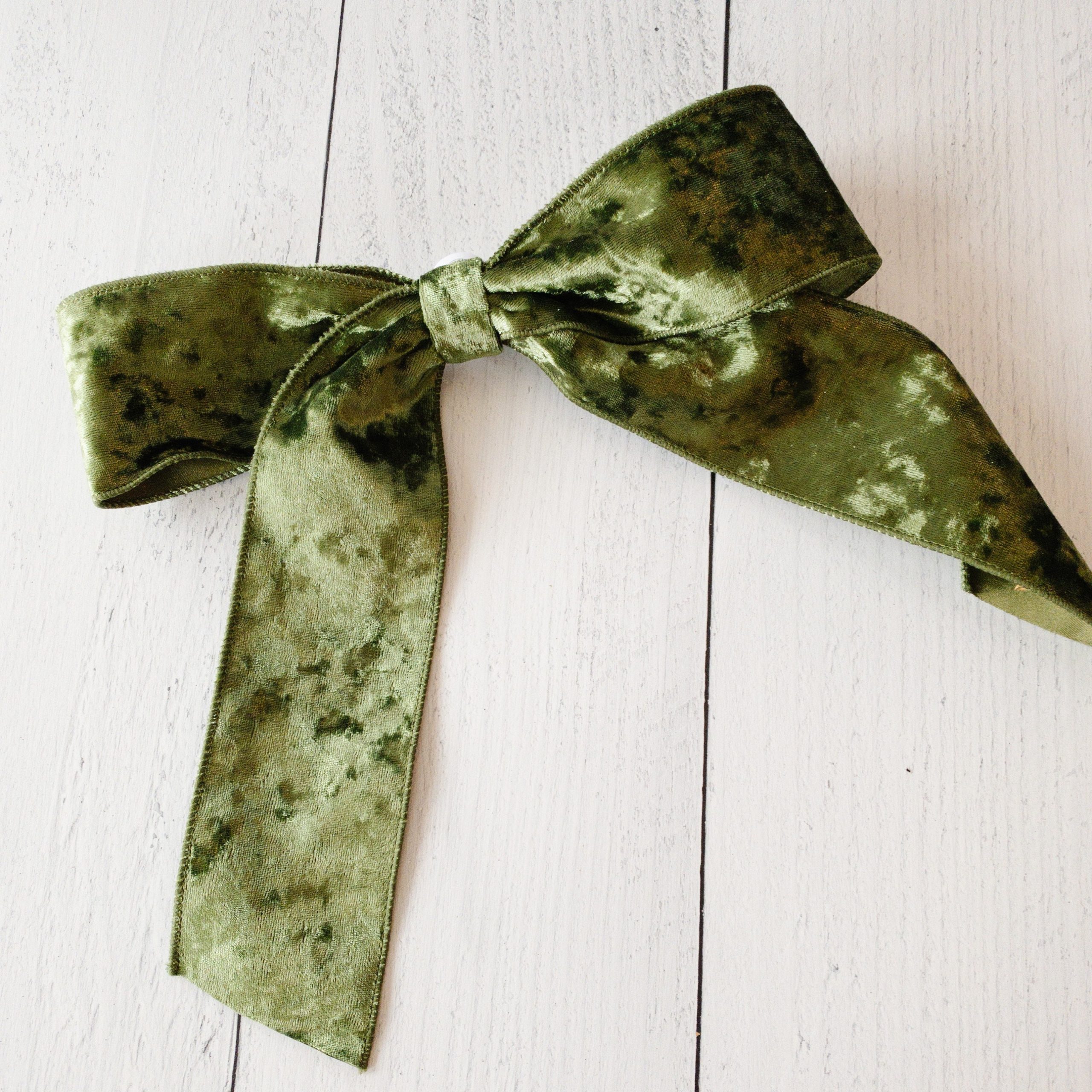 Luxe crushed velvet bow - Image 3