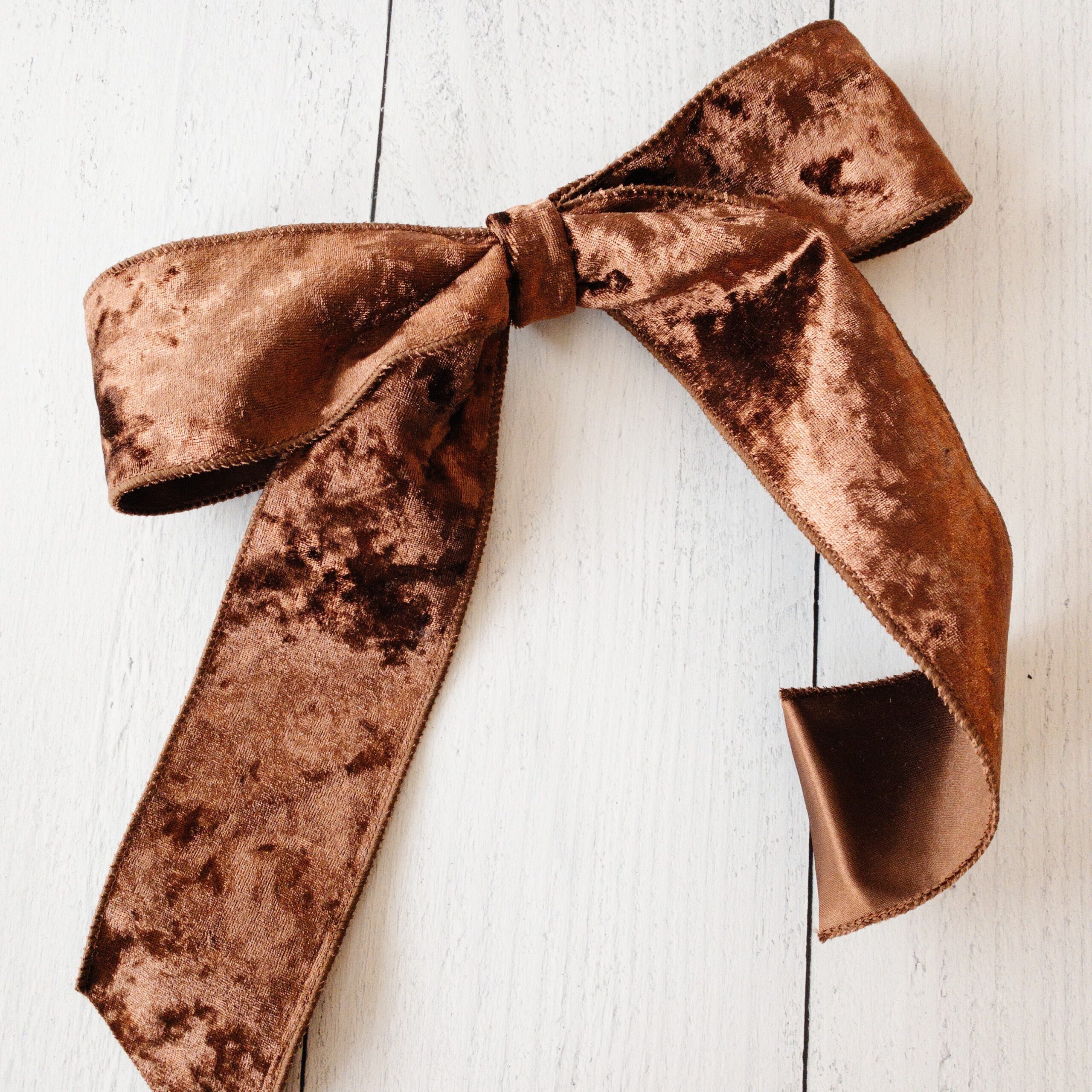 Luxe crushed velvet bow - Image 2